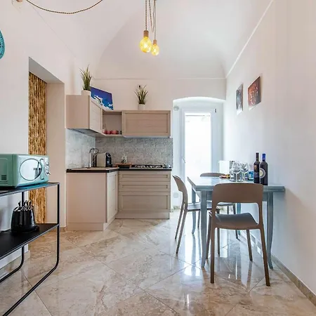 Zephir Apartment *